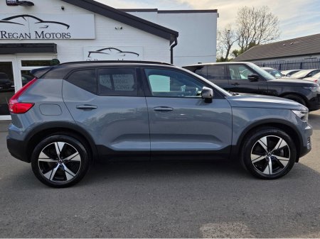 2022 Volvo XC40 - photo 2
