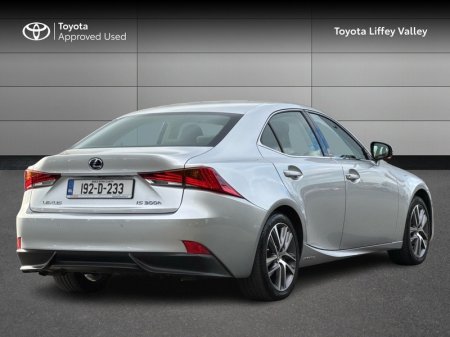 2019 Lexus IS - photo 2