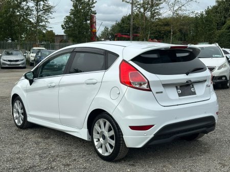 2015 Ford Fiesta - photo 4