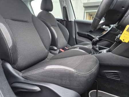 2016 Peugeot 208 - photo 23