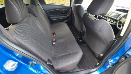 2015 Toyota Vitz - photo 22