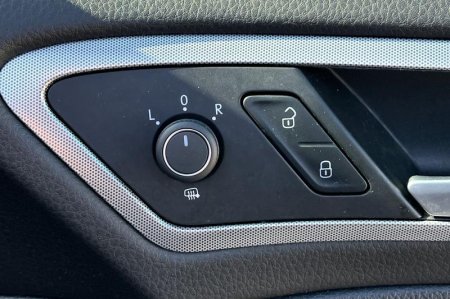2020 Volkswagen Golf - photo 24