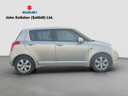 2010 Suzuki Swift - photo 2