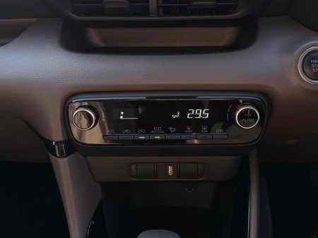2020 Toyota Yaris - photo 24