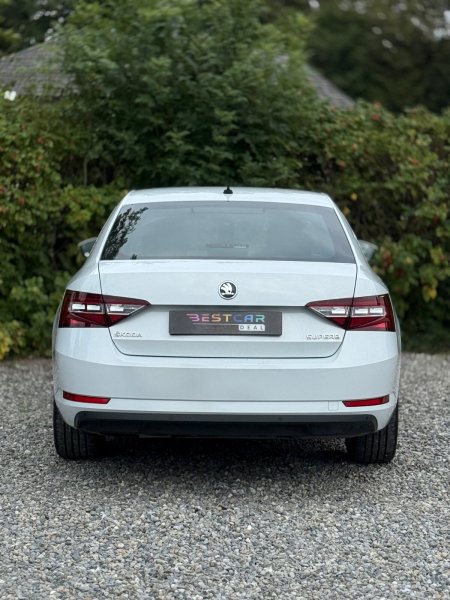 2018 Skoda Superb - photo 12