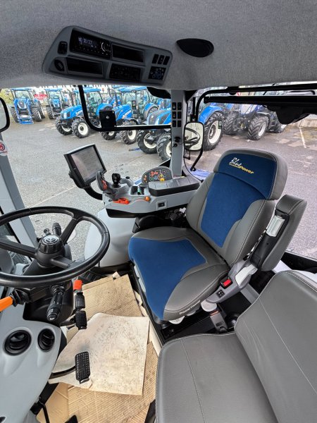 0 New Holland T7.270 - photo 5