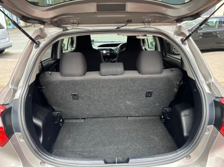 2019 Toyota Vitz - photo 9