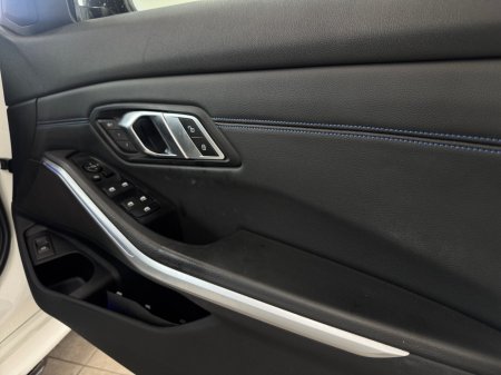 2022 BMW 3-Series - photo 12