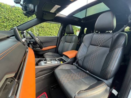 2023 Mitsubishi Outlander - photo 2