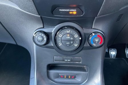 2016 Ford Fiesta - photo 26