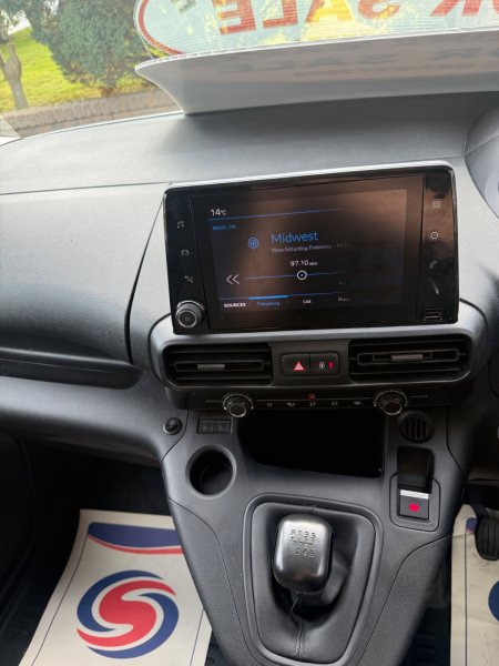 2021 Peugeot Partner - photo 13