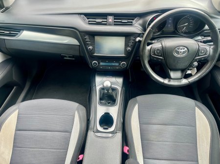 2016 Toyota Avensis - photo 12