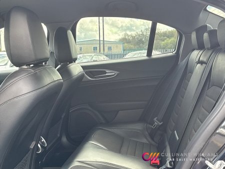 2017 Alfa Romeo Giulia - photo 14