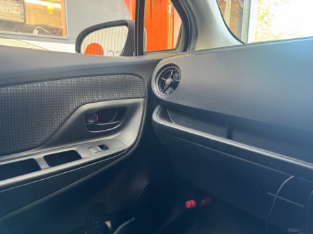 2019 Toyota Vitz - photo 19