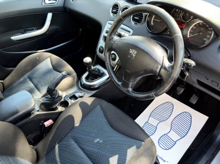 2011 Peugeot 308 - photo 2