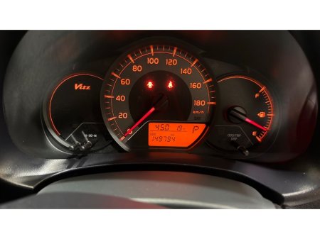 2016 Toyota Vitz - photo 16