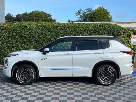 2023 Mitsubishi Outlander - photo 4