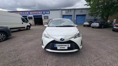 2017 Toyota Vitz - photo 2