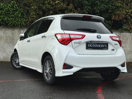 2017 Toyota Vitz - photo 8