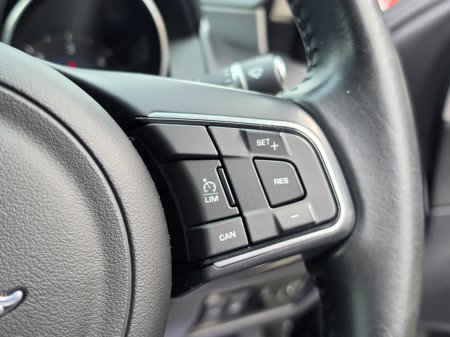 2016 Jaguar XE - photo 16