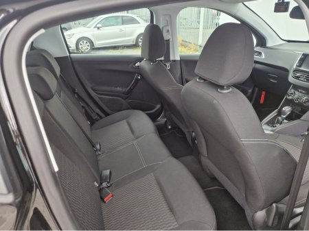 2017 Peugeot 208 - photo 18