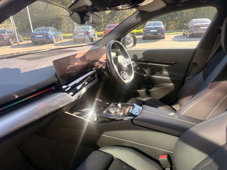 2025 BMW 5-Series - photo 7