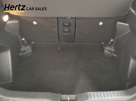 2023 Toyota Yaris - photo 18