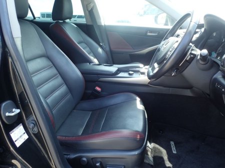 2019 Lexus IS - photo 6
