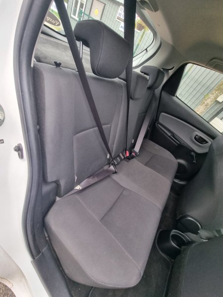 2015 Toyota Yaris - photo 16