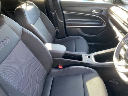 2025 Jeep Avenger - photo 25