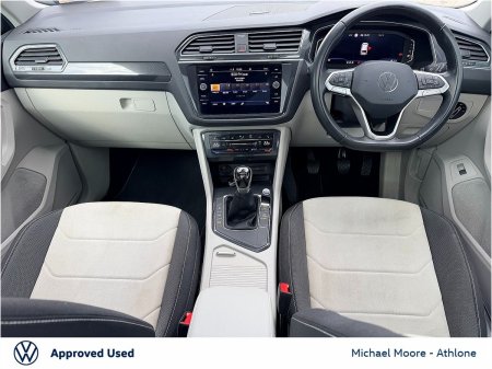 2023 Volkswagen Tiguan - photo 2