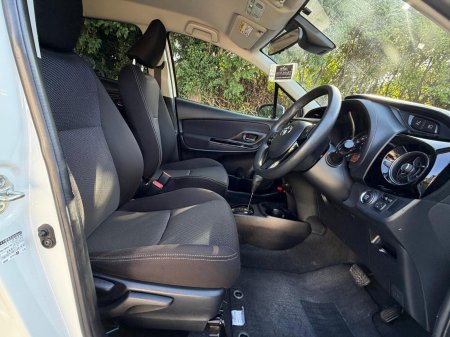 2020 Toyota Vitz - photo 5