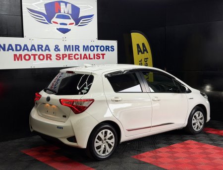 2017 Toyota Vitz - photo 6