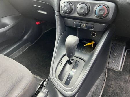 2021 Toyota Yaris - photo 11
