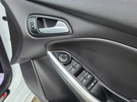 2016 Ford Focus - photo 15