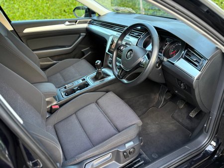 2019 Volkswagen Passat - photo 5