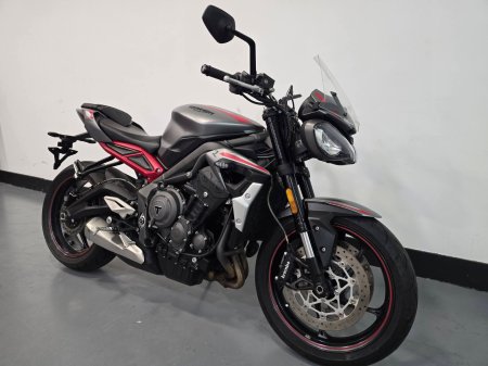 2021 Triumph Street triple - photo 2