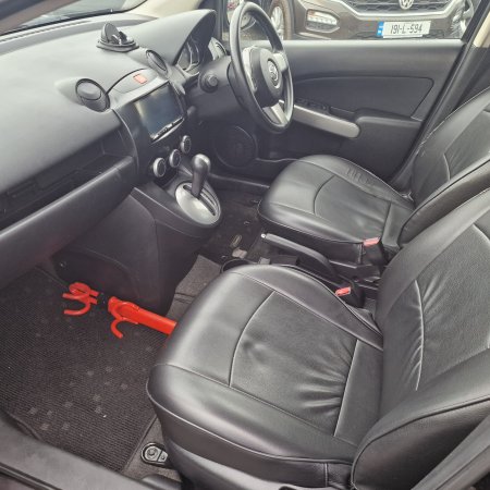 2011 Mazda Demio - photo 10