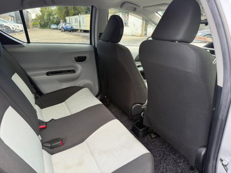 2013 Toyota Aqua - photo 17