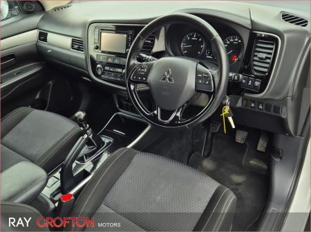 2020 Mitsubishi Outlander - photo 2