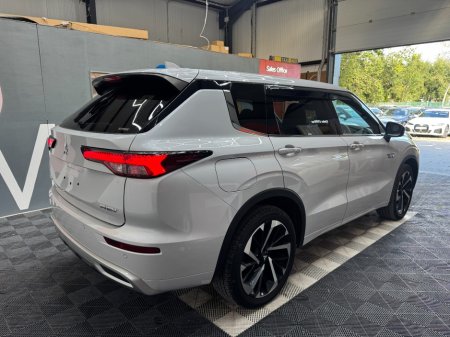 2024 Mitsubishi Outlander - photo 3