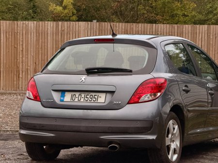 2010 Peugeot 207 - photo 15