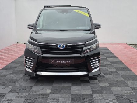 2016 Toyota Voxy - photo 2