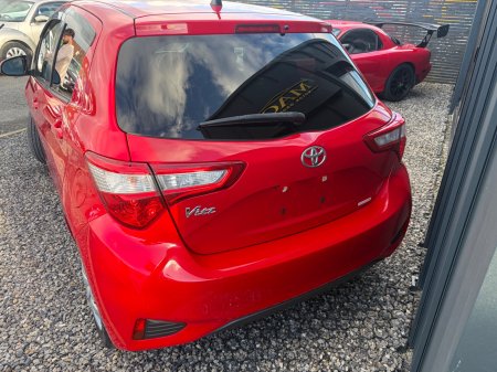 2017 Toyota Vitz - photo 2
