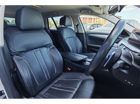 2022 BMW 5-Series - photo 9