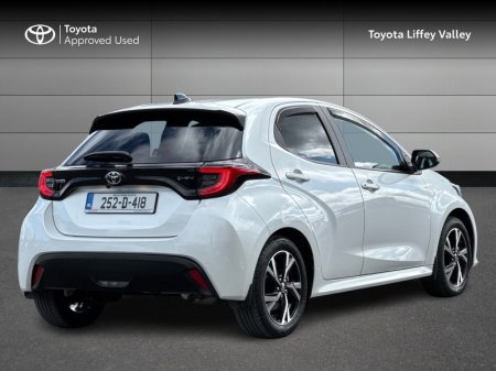 2025 Toyota Yaris - photo 2