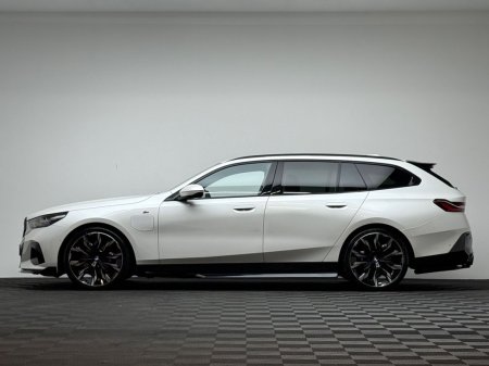 2025 BMW 5-Series - photo 4