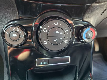2015 Ford Fiesta - photo 14