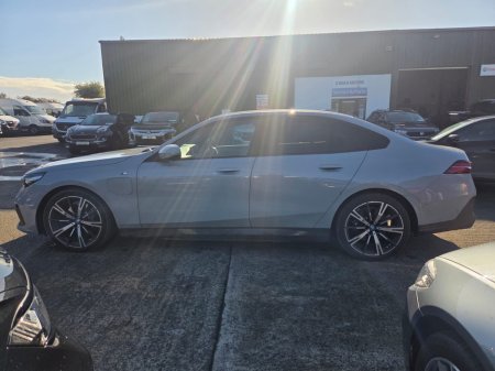 2024 BMW 5-Series - photo 2