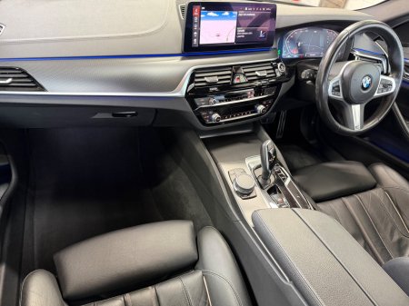 2021 BMW 5-Series - photo 13